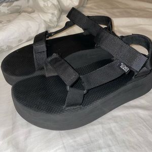 Teva platform sandals “flatform universal”